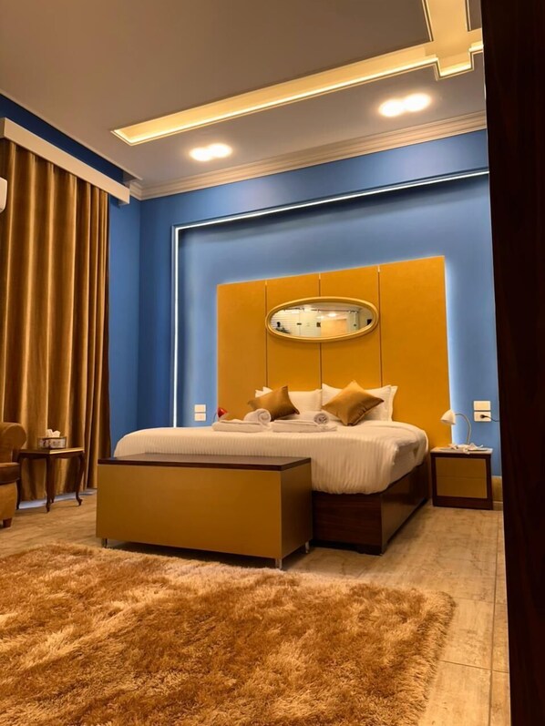 Työpöytä, kannettavalle tietokoneelle sopiva työtila, ilmainen Wi-Fi