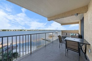 Outdoor dining - Compass Point 308 | Pet Friendly| Gulf Shores (Gulf Shores)