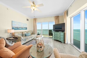 Téléviseur connecté, table de baby-foot