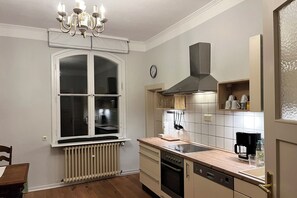 Réfrigérateur, four, plaque de cuisson, lave-vaisselle