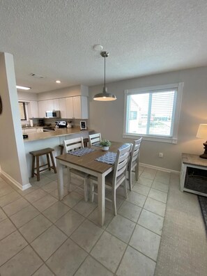 Dining - "Bienvenue" Charming Condo with Stunning Water views! (Navarre)