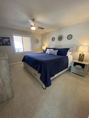 1 bedroom, iron/ironing board, internet, bed sheets - "Bienvenue" Charming Condo with Stunning Water views! (Navarre)