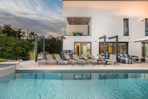 Villa Luce Verde - beautiful villa with private pool, hot tub and sauna near the town of Porec and its beaches