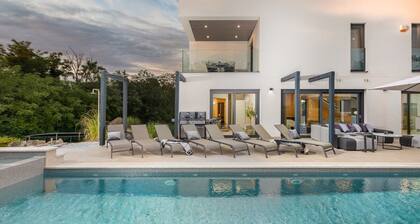 Villa Luce Verde - beautiful villa with private pool, hot tub and sauna near the town of Porec and its beaches