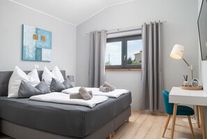 3 bedrooms, iron/ironing board, WiFi, bed sheets - Villa Esti - beautiful modern 3 bedroom villa with private pool near Pula (Loborika)