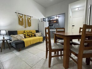 SUH Copacabana 56 | Living area - 360 Copa Santa Clara 98 By SUHCasa (Rio de Janeiro)