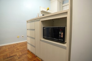 SUH Copacabana 32 | Private kitchen | Fridge, cookware/dishes/utensils