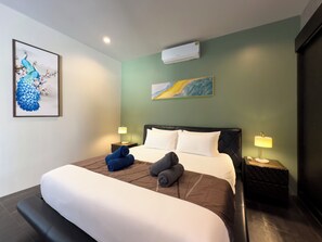 5 soveværelser, pengeskab på værelset, mørklægningsgardiner