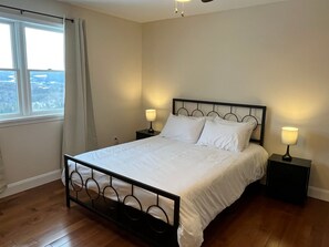 5 makuuhuonetta, työpöytä, ilmainen Wi-Fi, vuodevaatteet