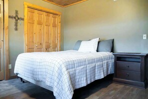 4 habitaciones, tabla de planchar con plancha, cuna de viaje y wifi 