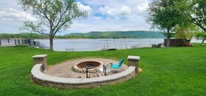 Terrace/patio - Riverfront 4-Bedroom Home in Wabasha (Wabasha)