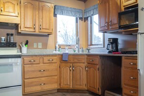 Fridge, microwave, oven, stovetop - Riverfront 4-Bedroom Home in Wabasha (Wabasha)