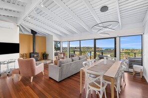 TV, fireplace - Fairhaven Serenity I Ocean & Lighthouse View (Fairhaven)