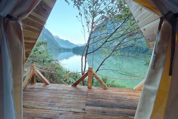 Classic Chalet, River View | In-room safe, laptop workspace, free WiFi