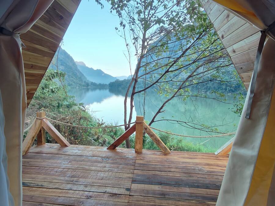 Chalé clássico, vista para o rio | Cofres nos quartos, espaço de trabalho para notebook, Wi-Fi de cortesia