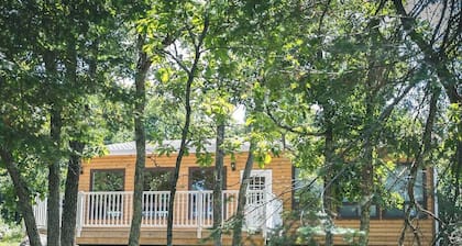 Pike's Place Cabin near beautiful Lake of the Woods and Vernon Nature Trails