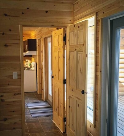 The Lily Pads Cabin - Lakewood Park Cabins