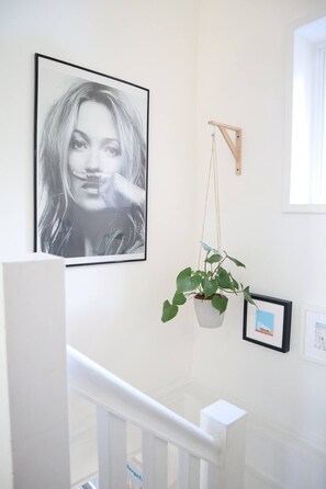 Interior - Scandi Cottage in the Old Town w/ Private Parking, Garden & Log Burner (Margate)