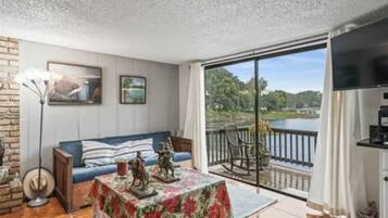 Smart-tv och eldstad