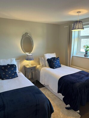 House | 2 bedrooms, free WiFi, bed sheets - Peak District - 2 Beds - Sleeps 4 - Pet Friendly (Chesterfield)