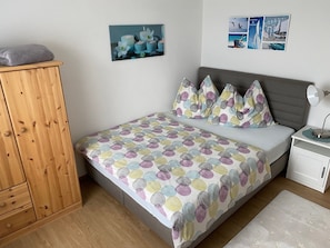 2 bedrooms, iron/ironing board, WiFi, bed sheets