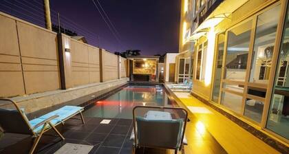 El Amo Lakeview Villa