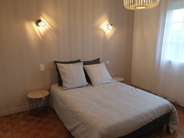 3 chambres, fer et planche à repasser, lit parapluie, Wi-Fi