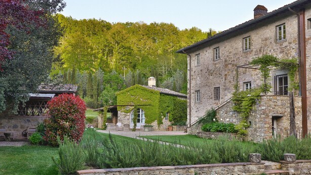 A stone building with a garden, a covered patio, and a small house with a green roof. - Villa Mandorla by My Villa Collection (Barberino Tavarnelle)