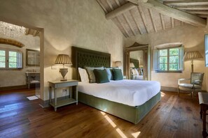 7 bedrooms, iron/ironing board, free WiFi, bed sheets