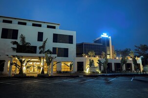 Fachada de la propiedad