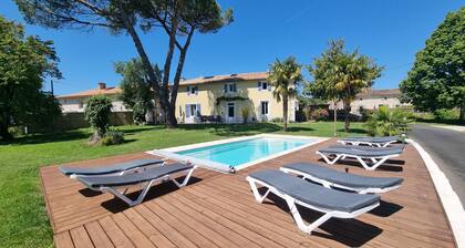 Gîte du Ruban Vert with private swimming pool