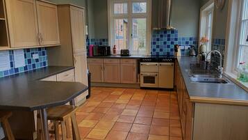 Micro-ondes, four, plaque de cuisson, lave-vaisselle