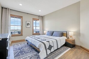 8 多间卧室 、熨斗/熨衣板、旅行婴儿床、WiFi