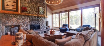 Glaze Meadow Fairway Home | Sleeps 10 + Hot Tub