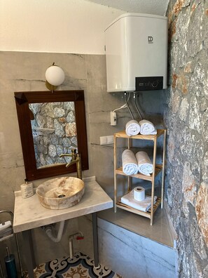 Double Room, Lanai, Partial Sea View | Bathroom