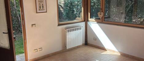 Condo, Lanai, Garden View | Living area | 32-inch flat-screen TV with digital channels, printers