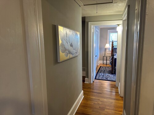 Charming 2-bedroom home, 1 mile from town,  with a beautiful view.