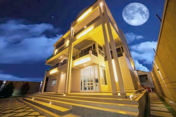 Exterior - El Amo Lakeview villa (Entebbe)