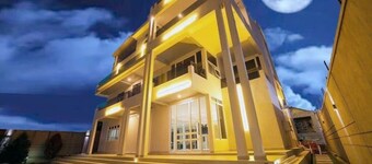 El Amo Lakeview villa