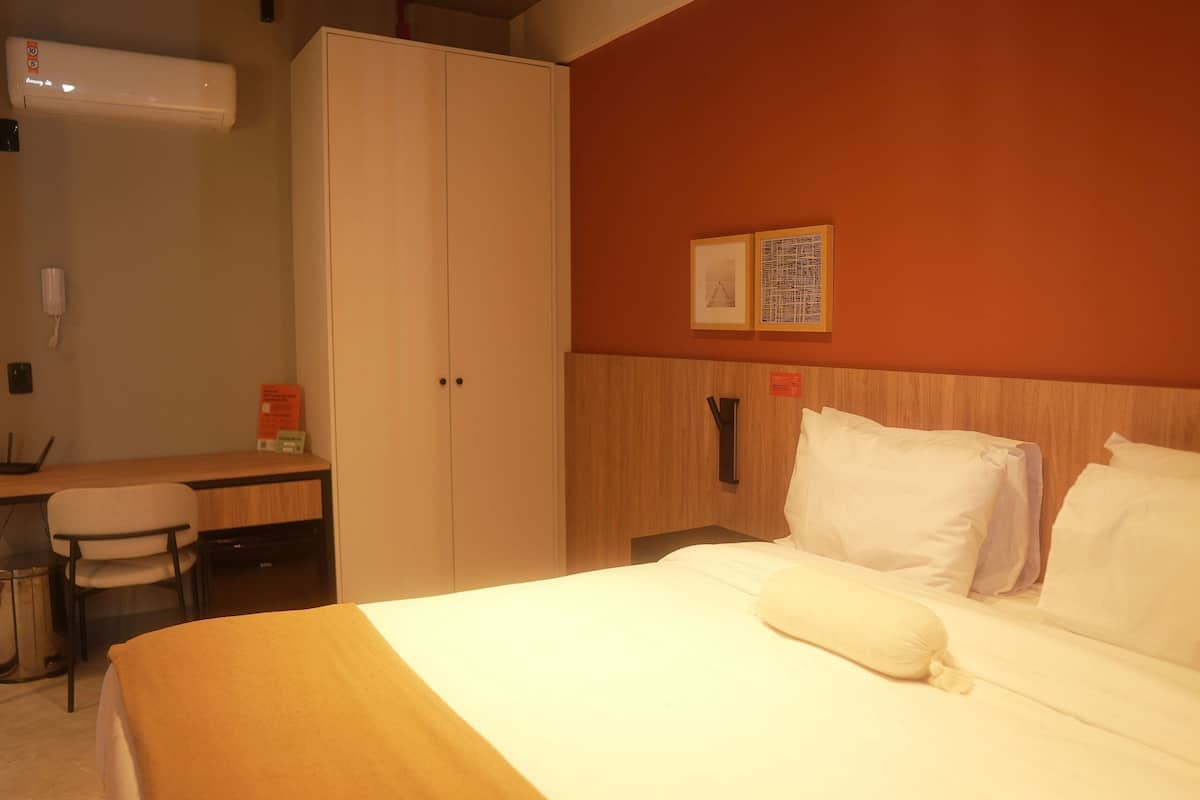 Studio – basic | Individuelt innredet, skrivebord, wi-fi (inkludert) og sengetøy