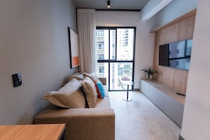 TV màn hình phẳng 43-inch có truyền hình cáp 