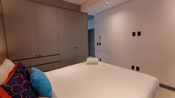Luxury Apartment | Individually furnished, desk, free WiFi, bed sheets