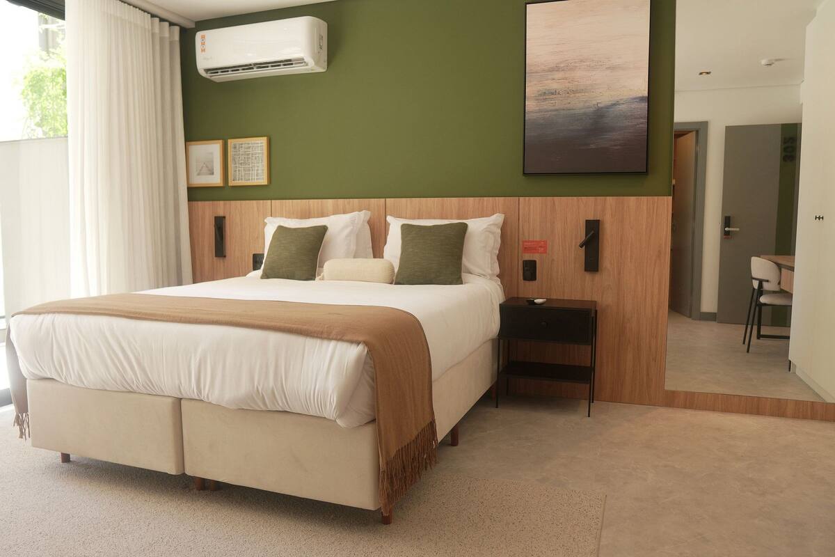 Leilighet – deluxe | Individuelt innredet, skrivebord, wi-fi (inkludert) og sengetøy