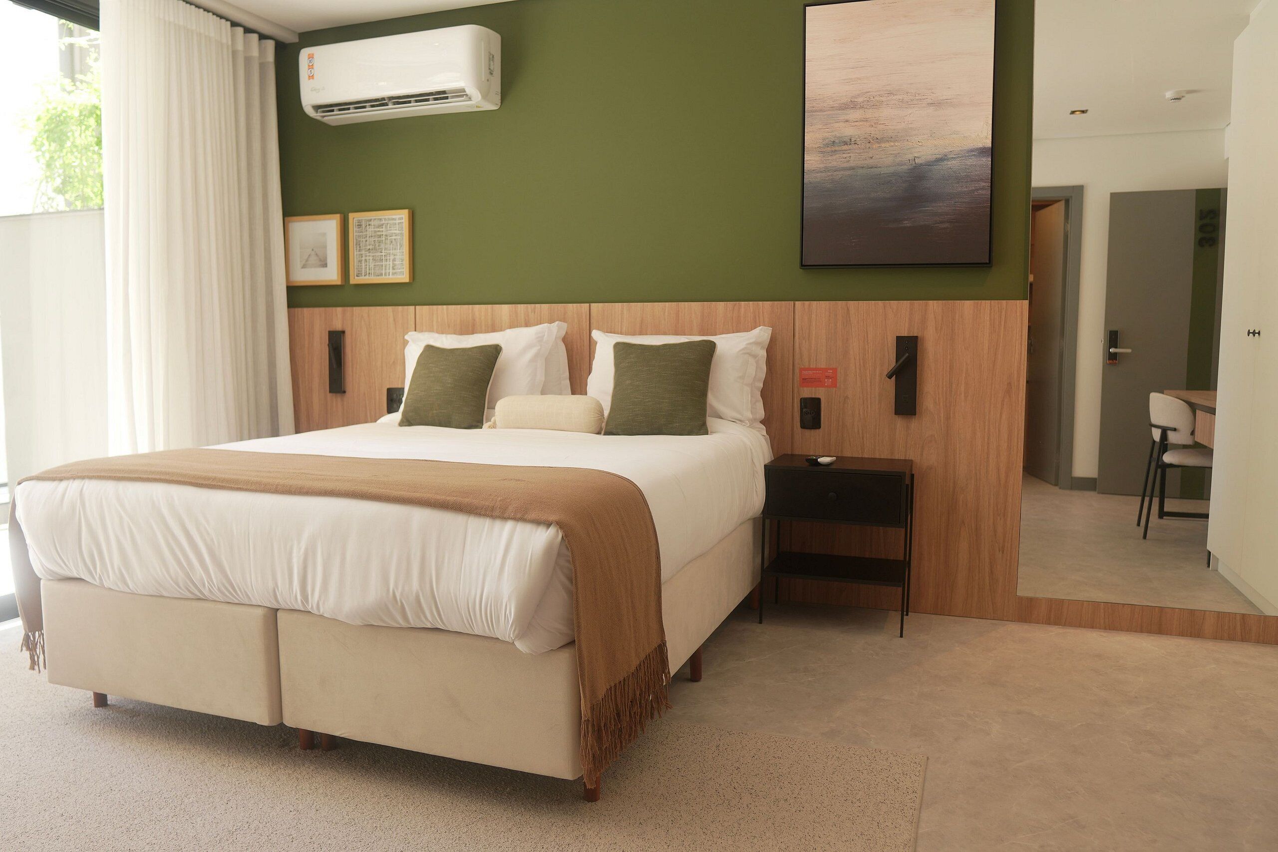 Apartamento luxo | Individualmente mobiliados, escrivaninha, Wi-Fi de cortesia