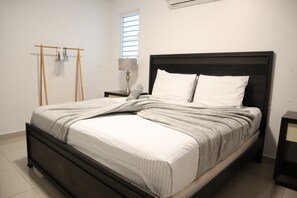 4 bedrooms, iron/ironing board, WiFi, bed sheets