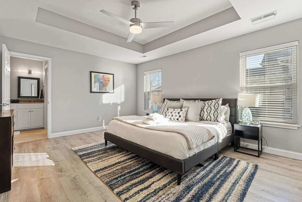 3 slaapkamers, een bureau, een strijkplank/strijkijzer, wifi