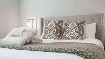 3 bedrooms, desk, iron/ironing board, WiFi