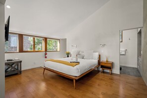 3 slaapkamers, een strijkplank/strijkijzer, gratis wifi, beddengoed
