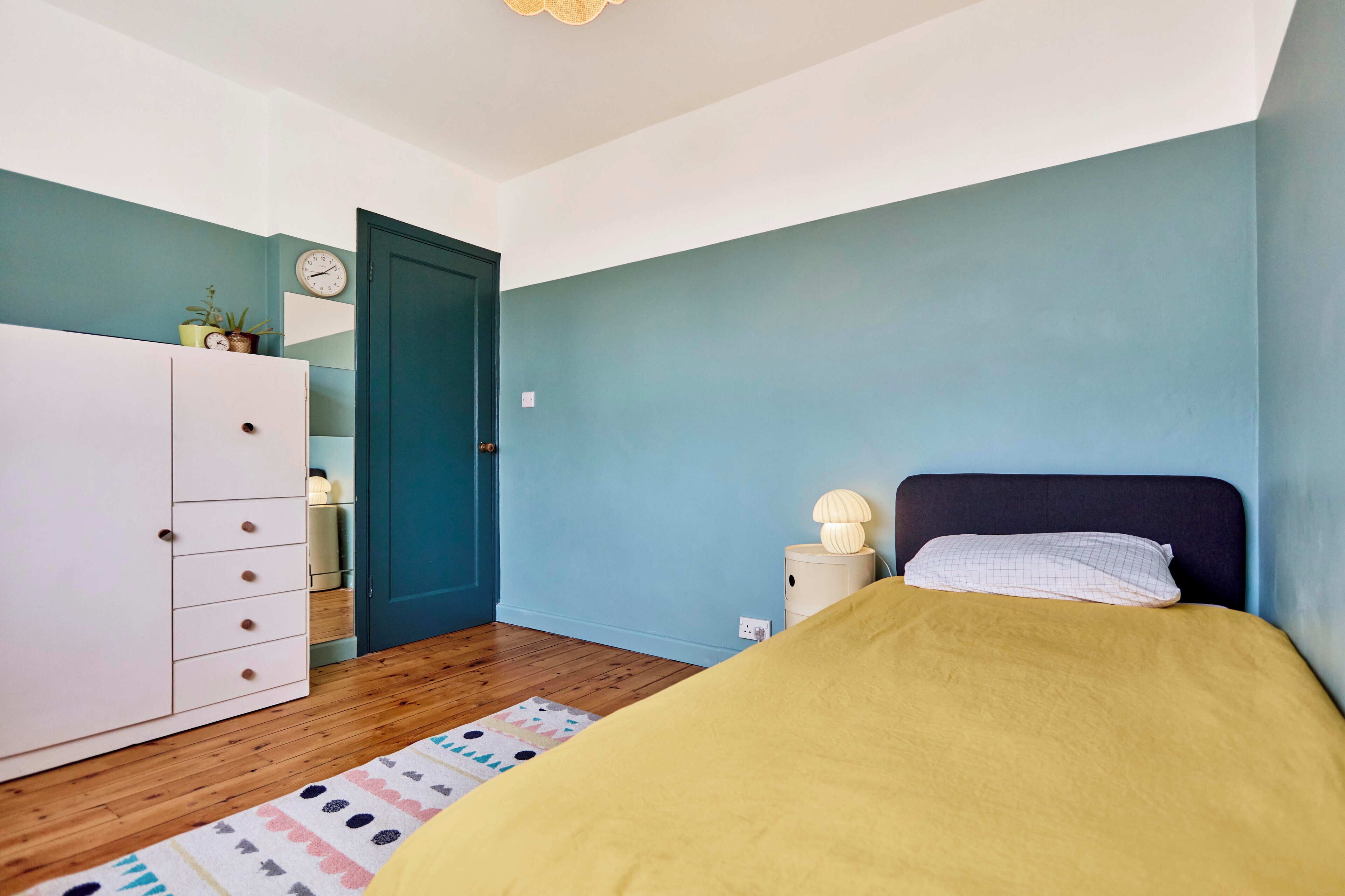 2 bedrooms, desk, iron/ironing board, travel crib