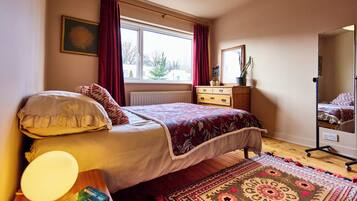 2 bedrooms, desk, iron/ironing board, travel crib